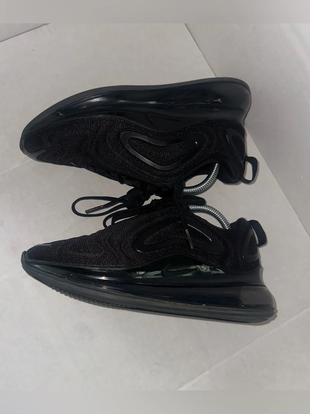 Nike Air Max 720  Shoes size 4Y AQ3196-006 Triple Black Anthracite